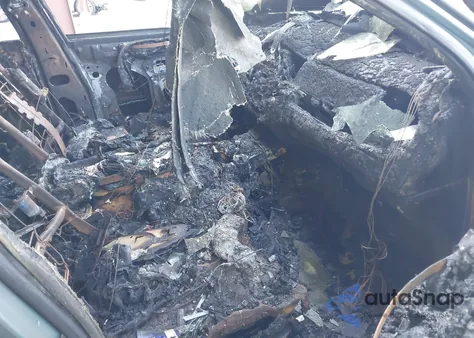 2005 Lincoln Town Car Signature from USA, damaged, VIN 1LNHM81W05Y614947